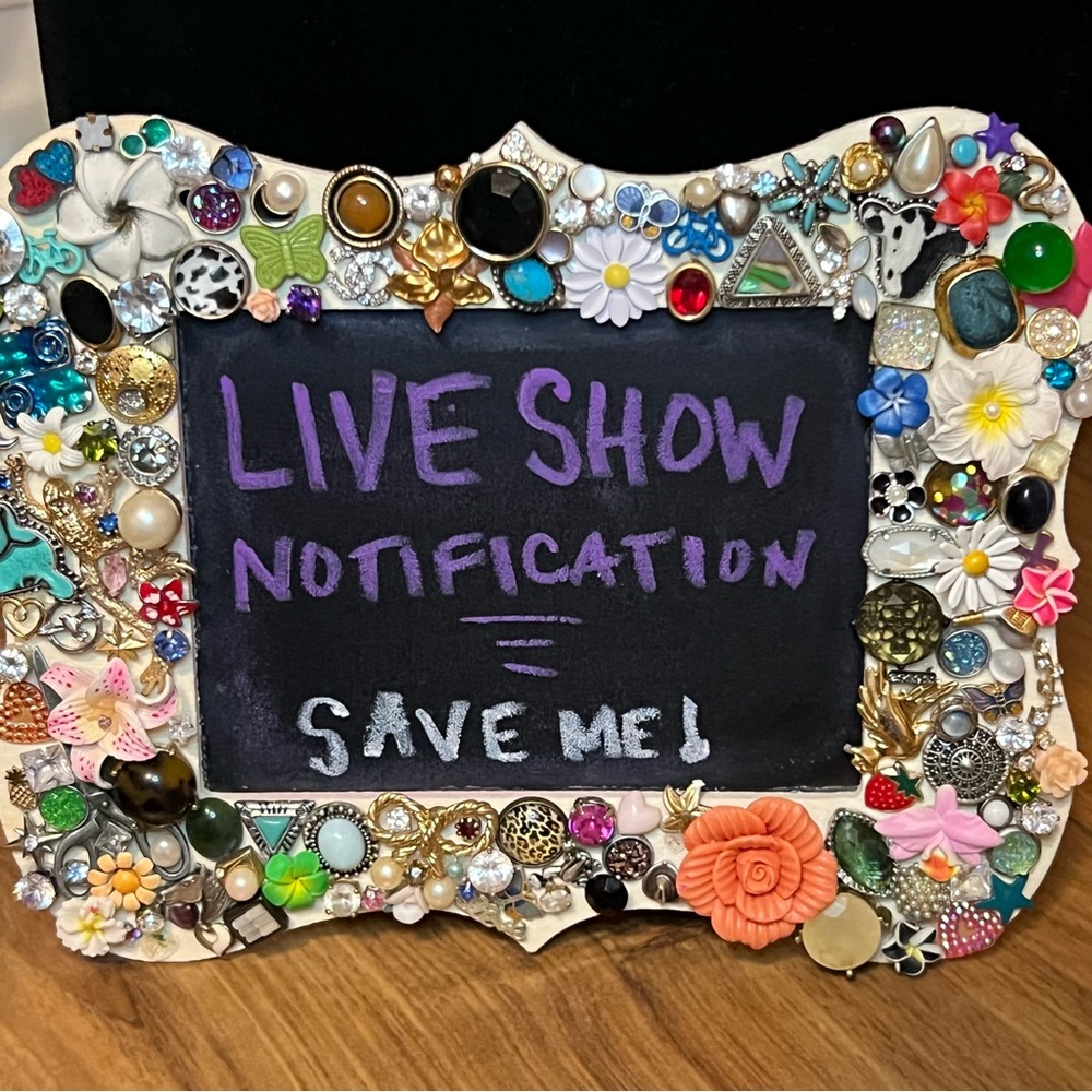 Fashncrossroads is LIVE!!! SHOW ALERT! Mack’s live show notification!